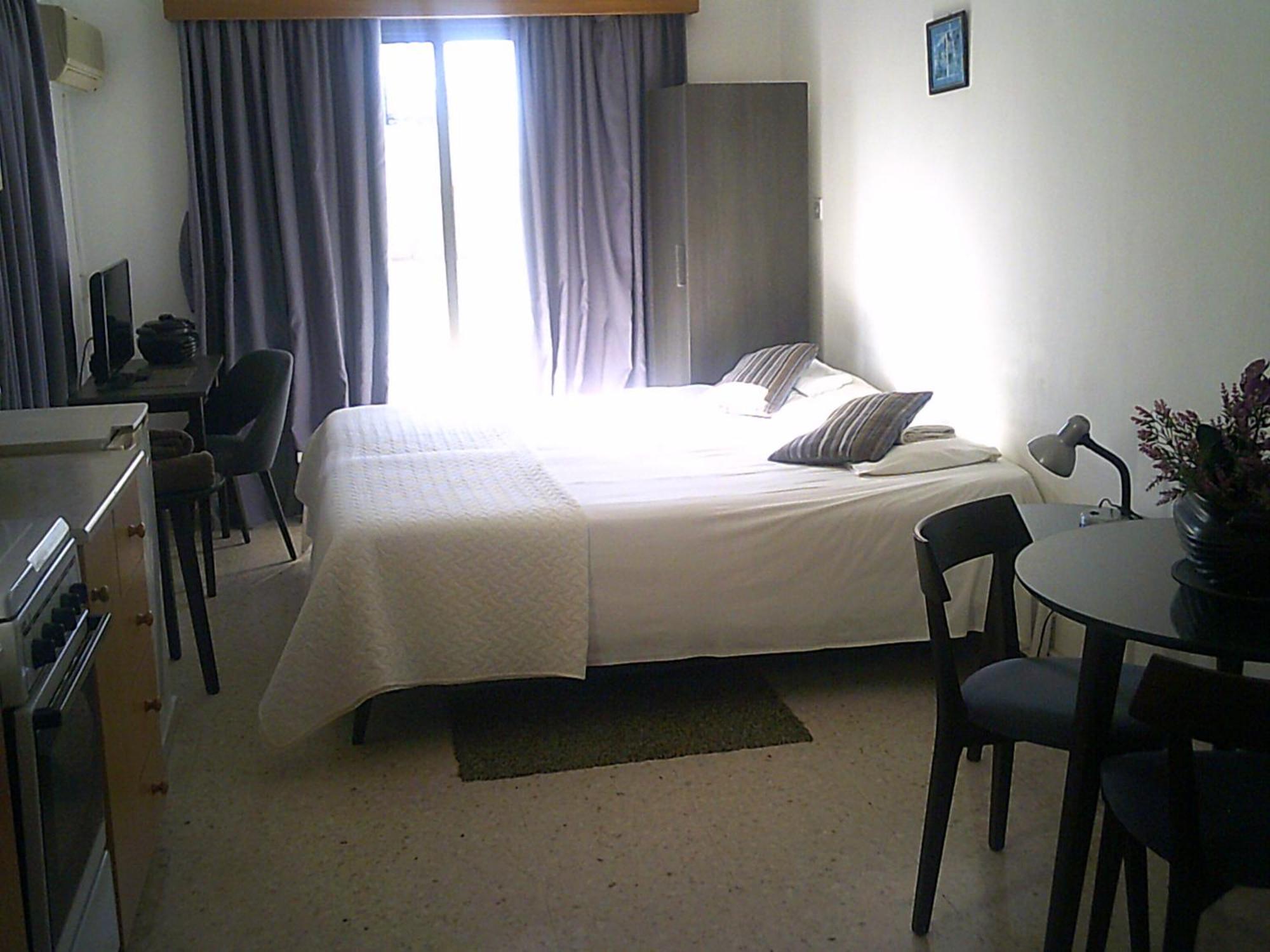 Panklitos Tourist Apartments 파포스 외부 사진