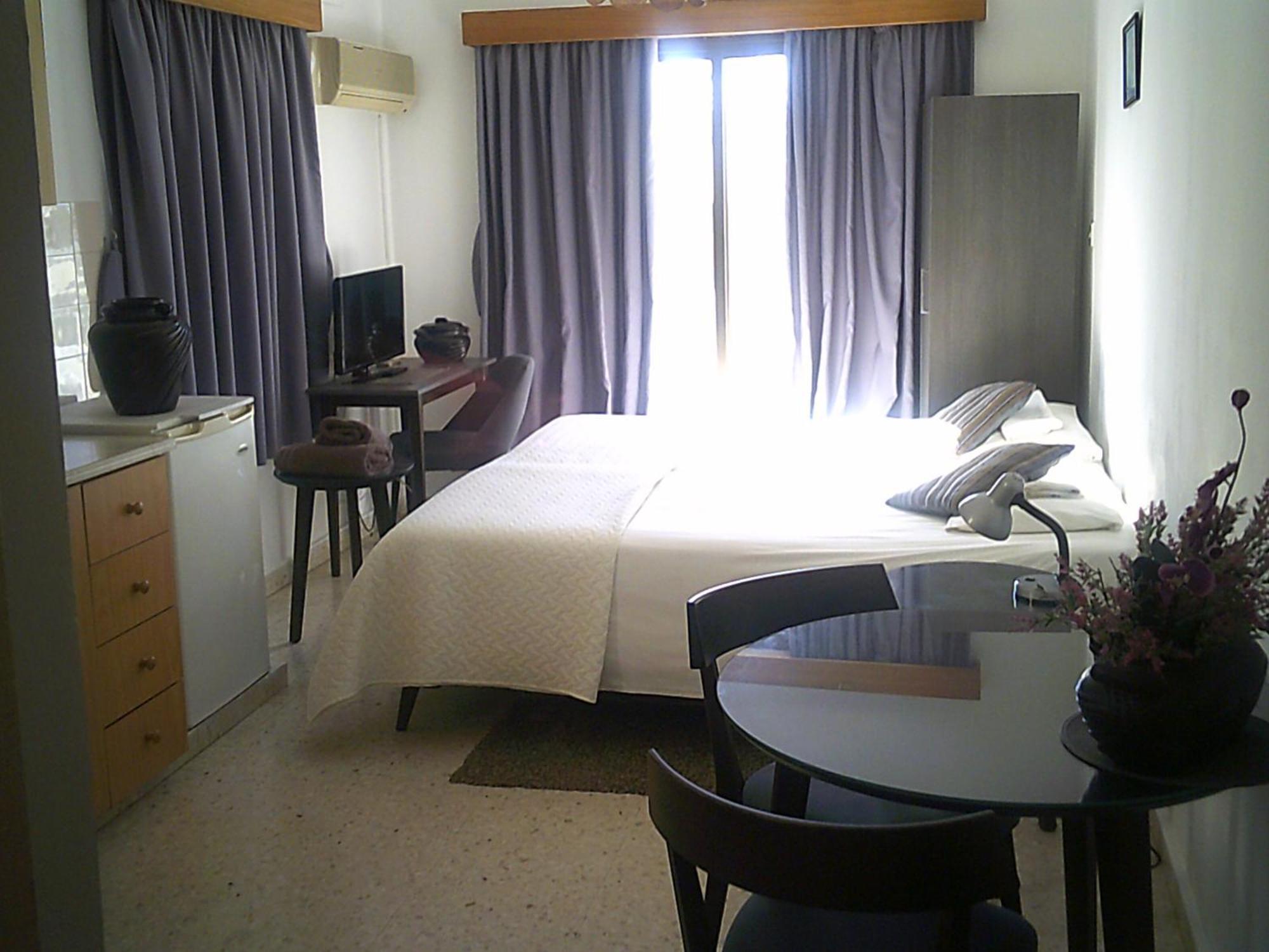 Panklitos Tourist Apartments 파포스 외부 사진