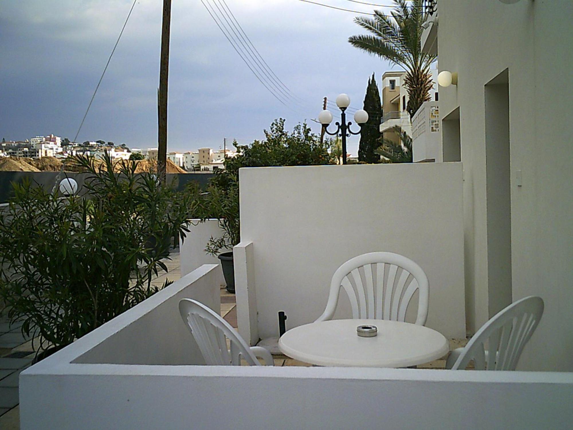 Panklitos Tourist Apartments 파포스 외부 사진
