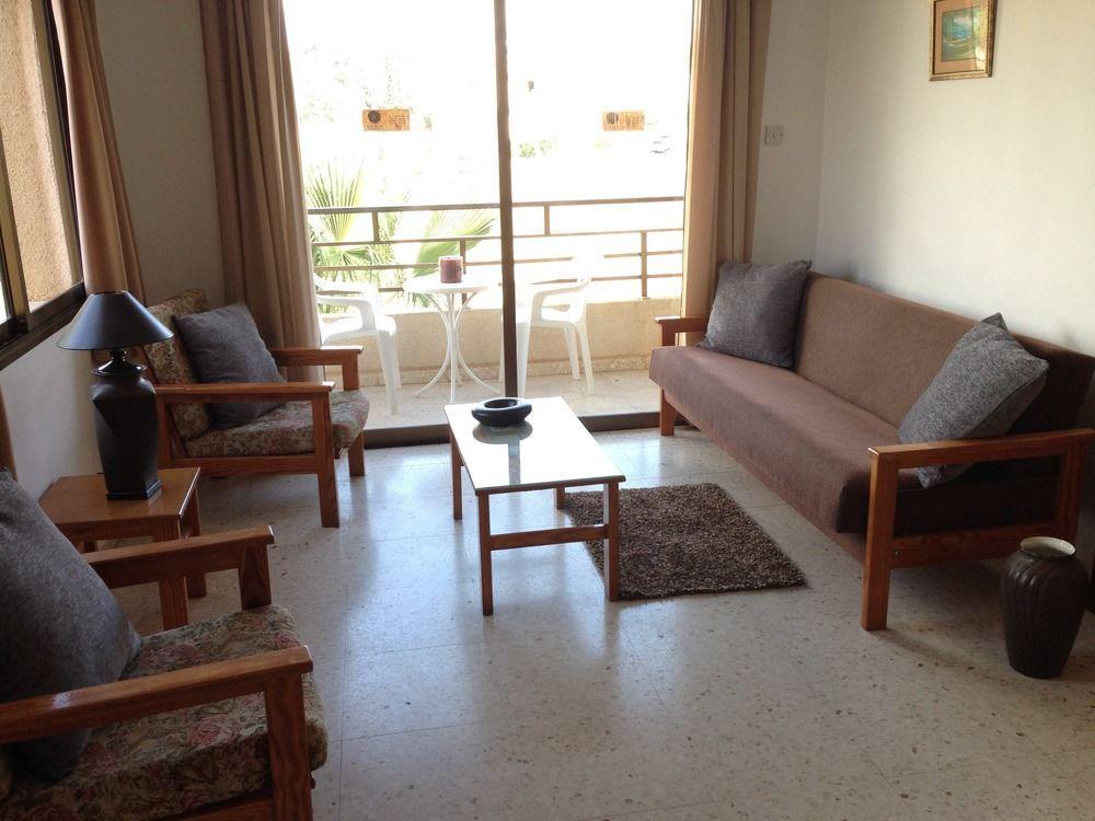 Panklitos Tourist Apartments 파포스 외부 사진