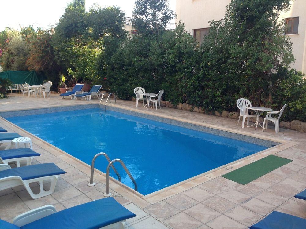 Panklitos Tourist Apartments 파포스 외부 사진